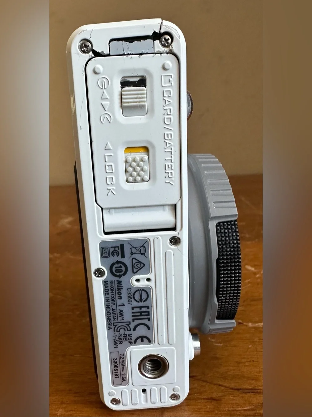 Nikon 1 AW1 14.2MP Shockproof Feezeproof Rugged Digital Camera w/11-27.5mm Lens